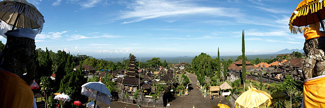 Panorama_of_Bali_from_Besakih_-_Mother_temple.jpg